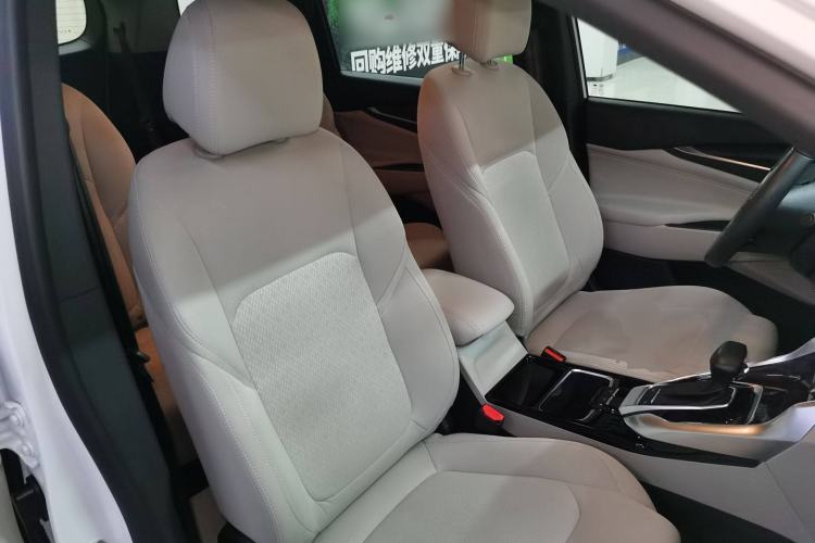Used SAIC MAXUS Dajia 5 2022 430 km Elite Version 7-Seater Right Front Seat