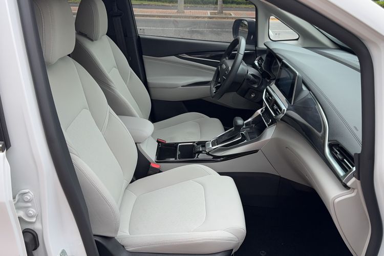 Used SAIC MAXUS Dajia 5 2022 430 km Elite Version 7-Seater Right Front Seat