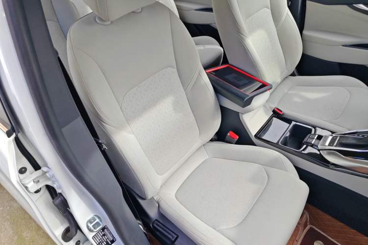 Used SAIC MAXUS Dajia 5 2022 430 km Elite Version 7-Seater Right Front Seat