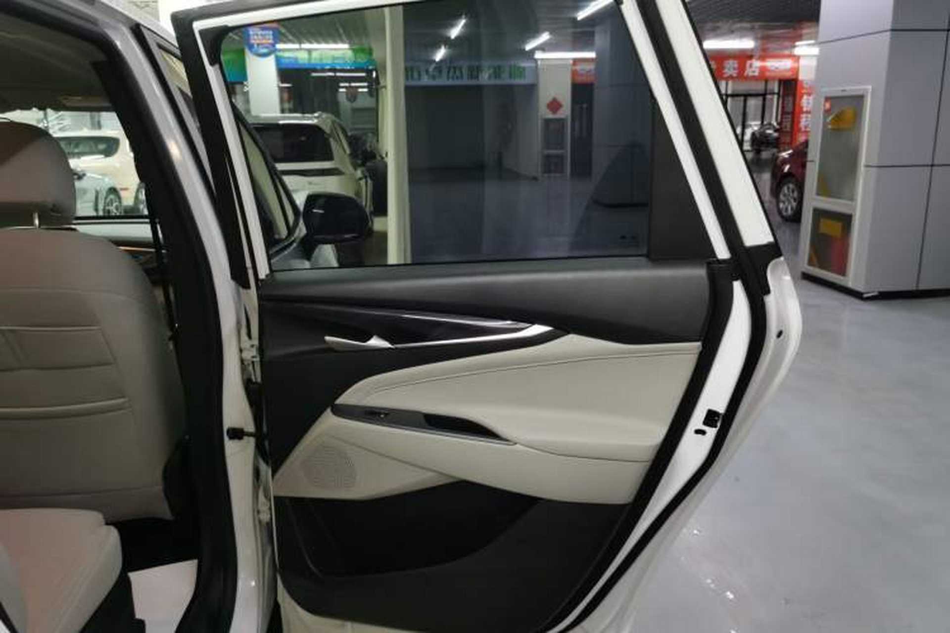 Used SAIC MAXUS Dajia 5 2022 430 km Elite Version 7-Seater Right Rear Door Interior