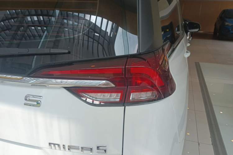 Used SAIC MAXUS Dajia 5 2022 430 km Elite Version 7-Seater Right Rear Taillight