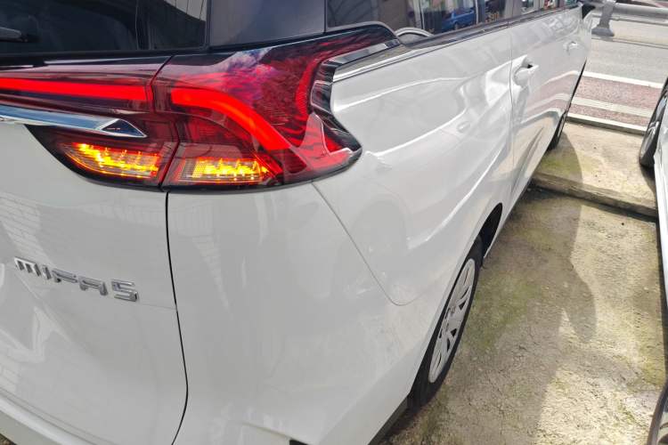Used SAIC MAXUS Dajia 5 2022 430 km Elite Version 7-Seater Right Rear Taillight