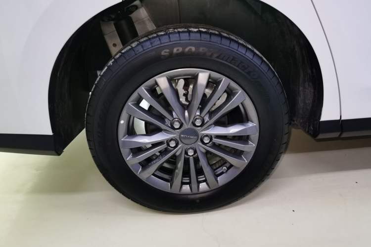 Used SAIC MAXUS Dajia 5 2022 430 km Elite Version 7-Seater Right Rear Wheel Hub