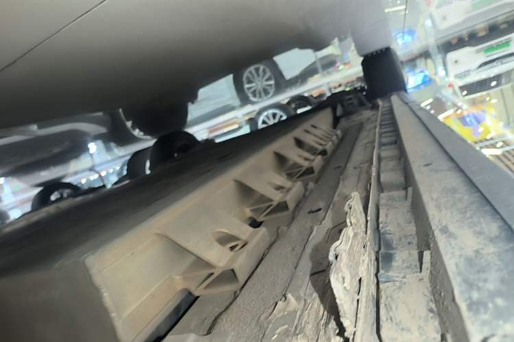 Used SAIC MAXUS Dajia 5 2022 430 km Elite Version 7-Seater Right Side Sill