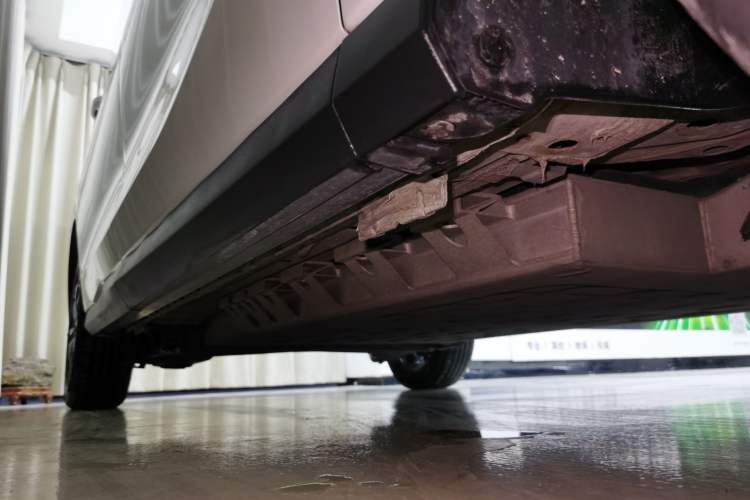Used SAIC MAXUS Dajia 5 2022 430 km Elite Version 7-Seater Right Side Sill