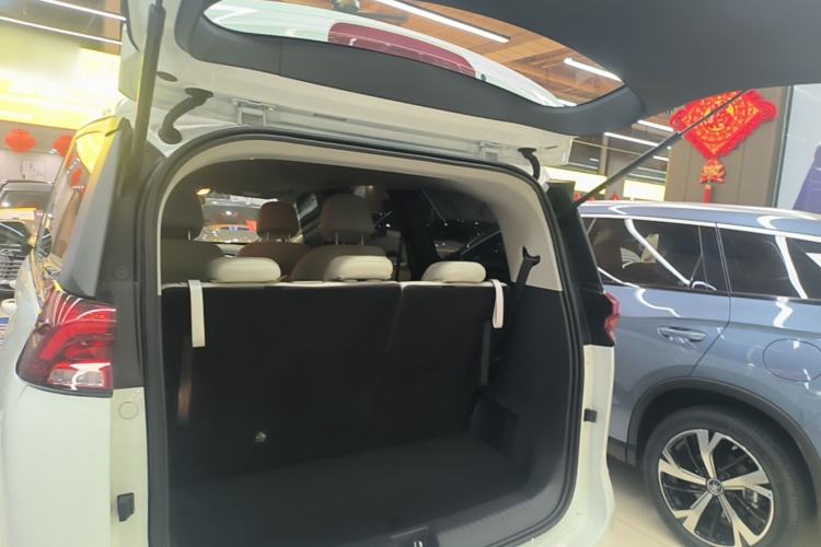 Used SAIC MAXUS Dajia 5 2022 430 km Elite Version 7-Seater Trunk