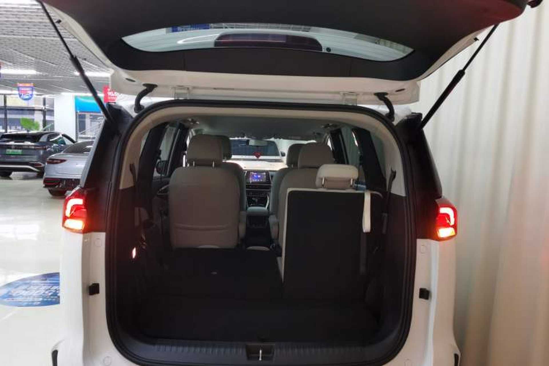 Used SAIC MAXUS Dajia 5 2022 430 km Elite Version 7-Seater Trunk