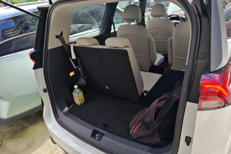 Used SAIC MAXUS Dajia 5 2022 430 km Elite Version 7-Seater Trunk