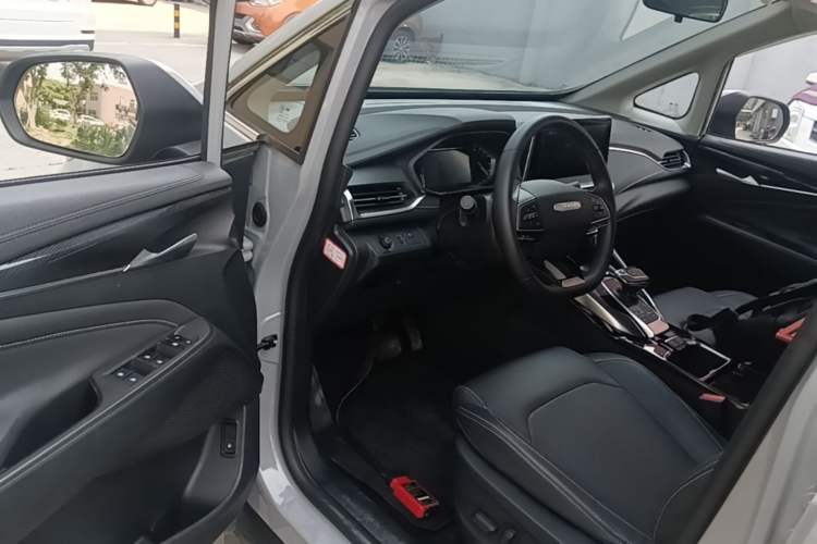 Used SAIC MAXUS Dajia 5 2024 Restyled 1.3T Plug-in Enjoyment Version 7 Seats Driver Seat