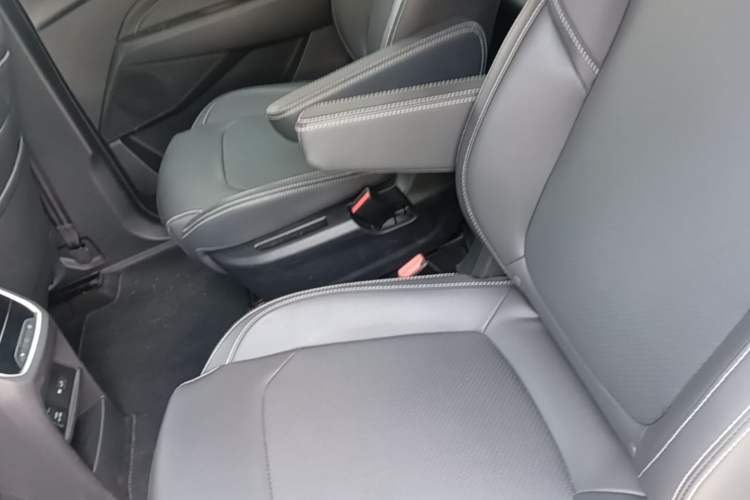 Used SAIC MAXUS Dajia 5 2024 Restyled 1.3T Plug-in Enjoyment Version 7 Seats Left Rear Seat