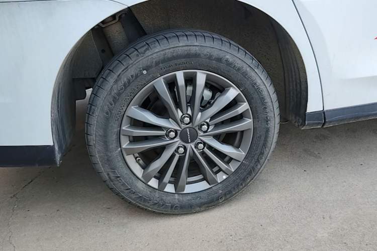 Used SAIC MAXUS Dajia 5 2024 Restyled 1.3T Plug-in Enjoyment Version 7 Seats Right Rear Wheel Hub