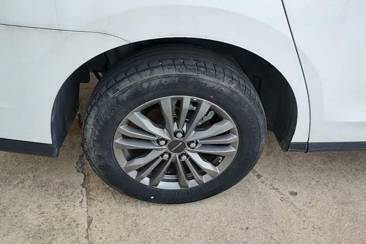 Used SAIC MAXUS Dajia 5 2024 Restyled 1.3T Plug-in Enjoyment Version 7 Seats Right Rear Wheel Hub