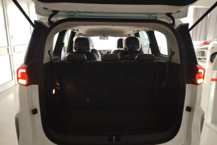 Used SAIC MAXUS Dajia 5 2024 1.3T PLUG-IN Enjoyment Edition 7-Seater Trunk