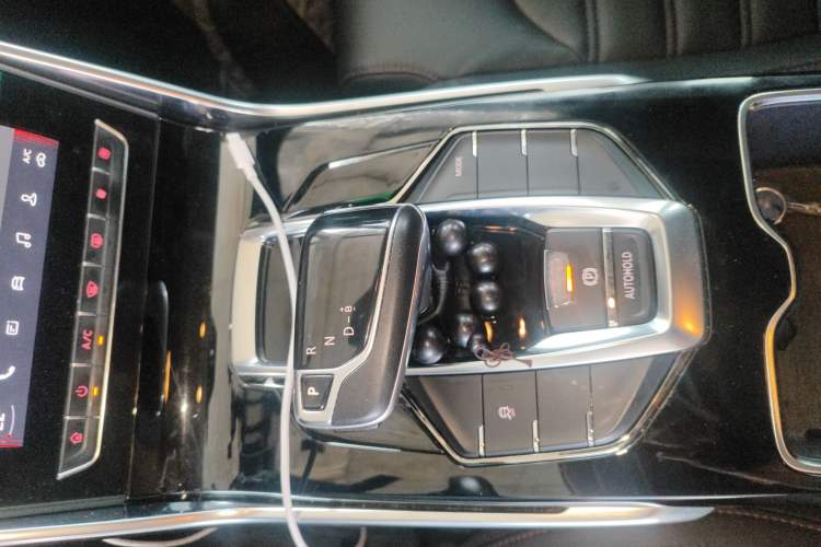 Used SAIC MAXUS Dajia 6 2022 Executive Edition Gear Lever