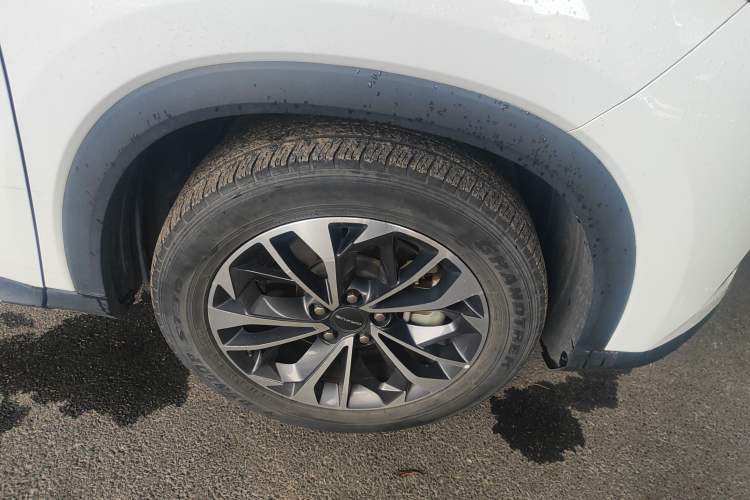 Used SAIC MAXUS Dajia 6 2022 Executive Edition Right Front Wheel Hub