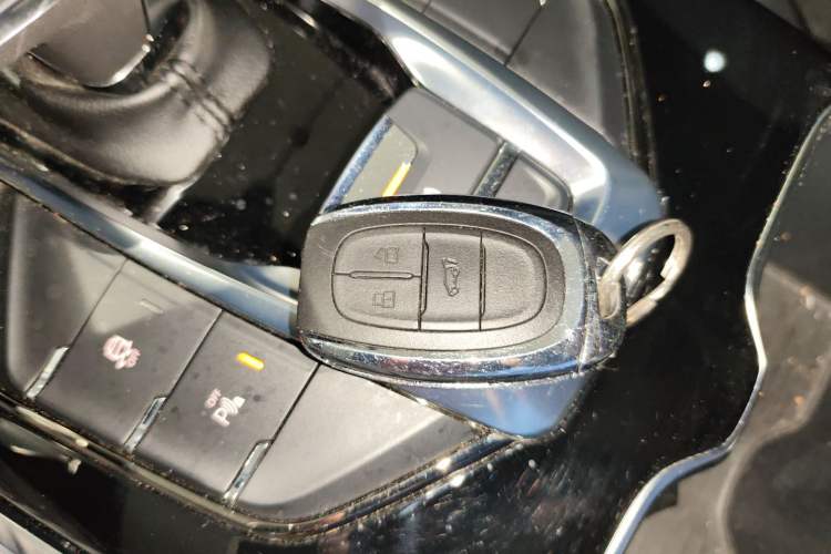 Used SAIC MAXUS Dajia 6 2022 1.3T PLUG-IN Executive Edition Interior 1