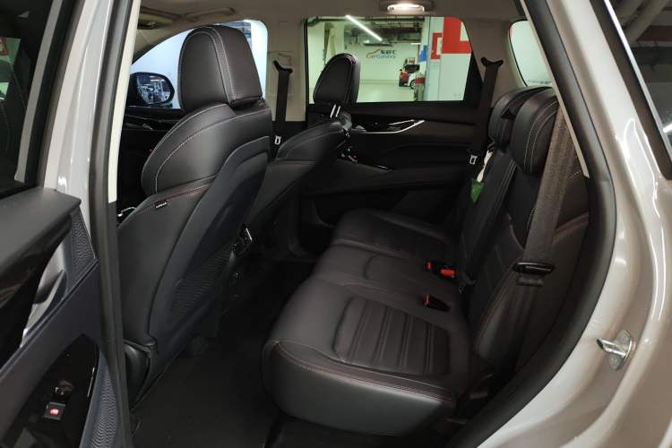 Used SAIC MAXUS Dajia 6 2022 1.3T PLUG-IN Executive Edition Interior 4
