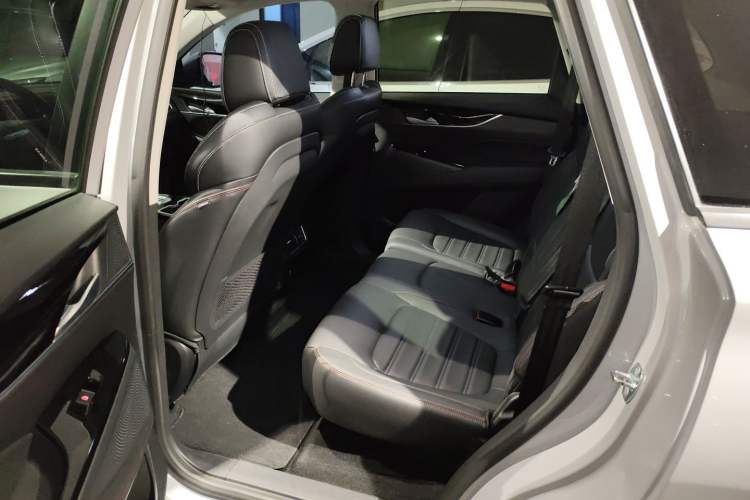 Used SAIC MAXUS Dajia 6 2022 1.3T PLUG-IN Executive Edition Interior 4