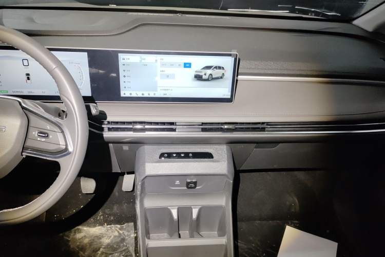 Used SAIC MAXUS Dajia 7 2024 Revised Version Super Hybrid Long-Range Edition Enjoyment Version Audio And AC Panel