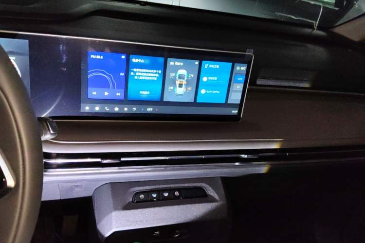 Used SAIC MAXUS Dajia 7 2024 Revised Version Super Hybrid Long-Range Edition Enjoyment Version Audio And AC Panel