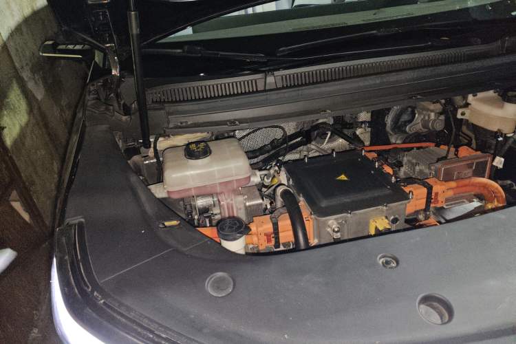 Used SAIC MAXUS Dajia 7 2024 605 km Extended Range Highland Version Six-Seater Engine Bay Right