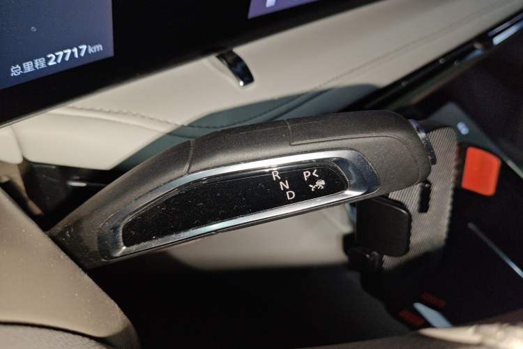 Used SAIC MAXUS Dajia 7 2024 605 km Extended Range Highland Version Six-Seater Gear Lever