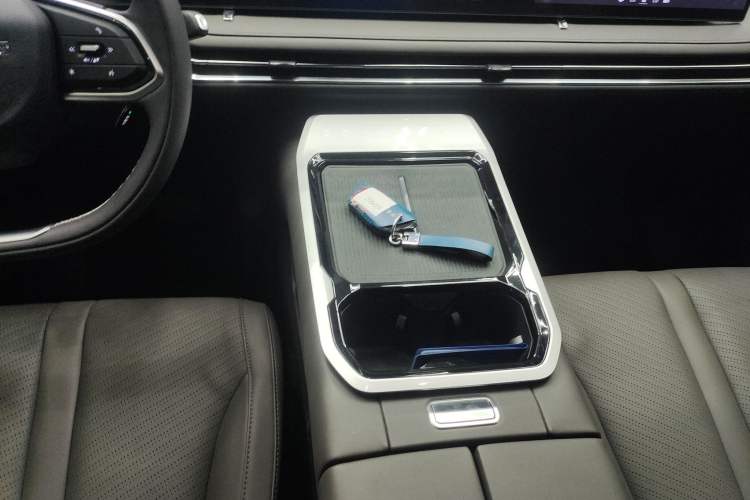 Used SAIC MAXUS Dajia 7 2024 Super Hybrid Ultra-Long Range Edition – Premium Version Gear Lever