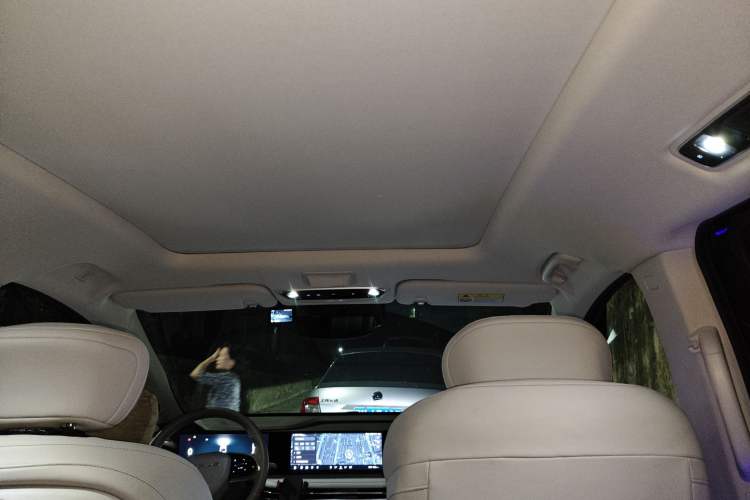 Used SAIC MAXUS Dajia 7 2024 605 km Extended Range Highland Version Six-Seater Headliner