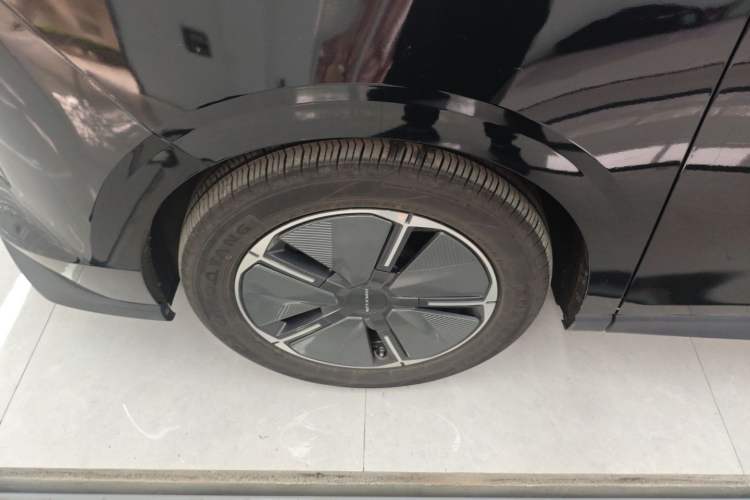 Used SAIC MAXUS Dajia 7 2024 Super Hybrid Ultra-Long Range Edition – Premium Version Left Front Wheel Hub