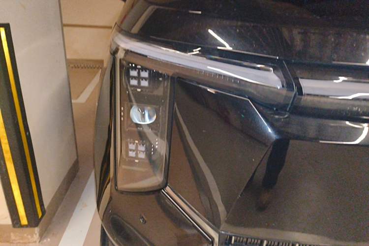Used SAIC MAXUS Dajia 7 2024 Super Hybrid Ultra-Long Range Enjoyment Edition Right Front Headlight