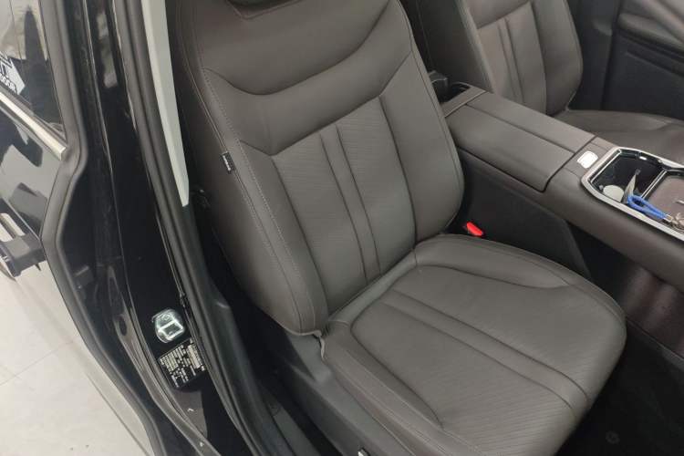 Used SAIC MAXUS Dajia 7 2024 Super Hybrid Ultra-Long Range Edition – Premium Version Right Front Seat