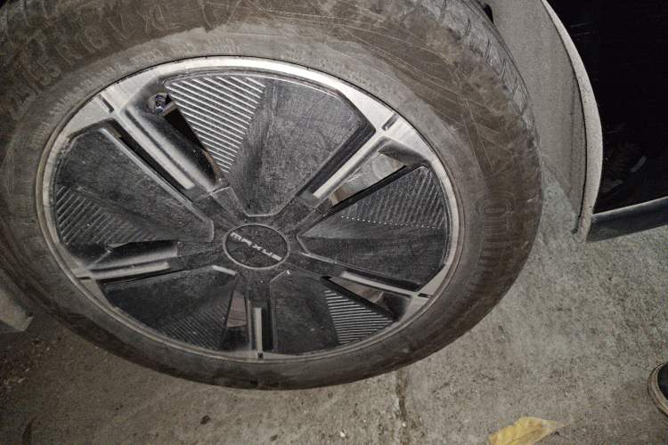 Used SAIC MAXUS Dajia 7 2024 605 km Extended Range Highland Version Six-Seater Right Front Wheel Hub
