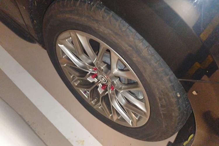 Used SAIC MAXUS Dajia 7 2024 Super Hybrid Ultra-Long Range Enjoyment Edition Right Front Wheel Hub