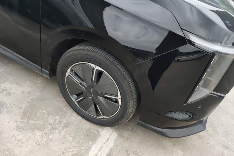 Used SAIC MAXUS Dajia 7 2024 Super Hybrid Ultra-Long Range Enjoyment Edition Right Front Wheel Hub