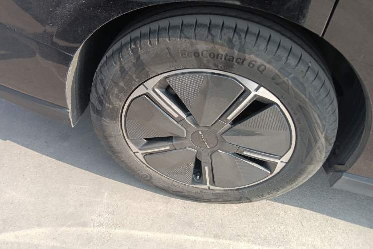 Used SAIC MAXUS Dajia 7 2024 605 km Extended-Range Forest Version Right Rear Wheel Hub