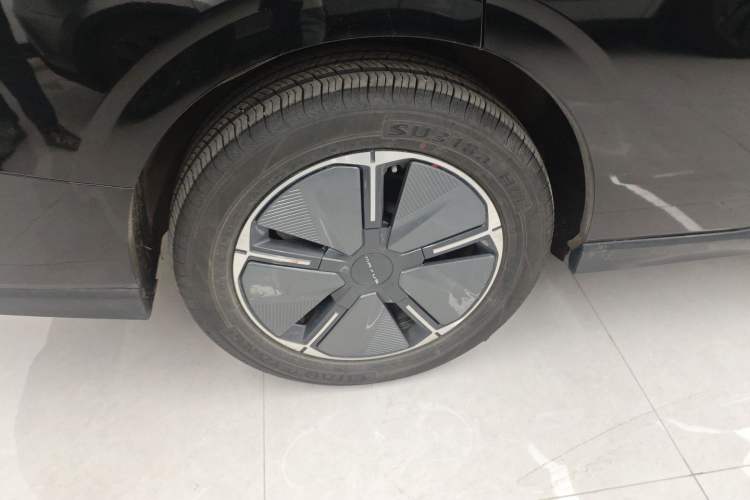 Used SAIC MAXUS Dajia 7 2024 Super Hybrid Ultra-Long Range Edition – Premium Version Right Rear Wheel Hub