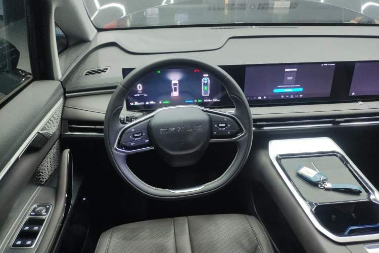Used SAIC MAXUS Dajia 7 2024 Super Hybrid Ultra-Long Range Edition – Premium Version Steering Wheel