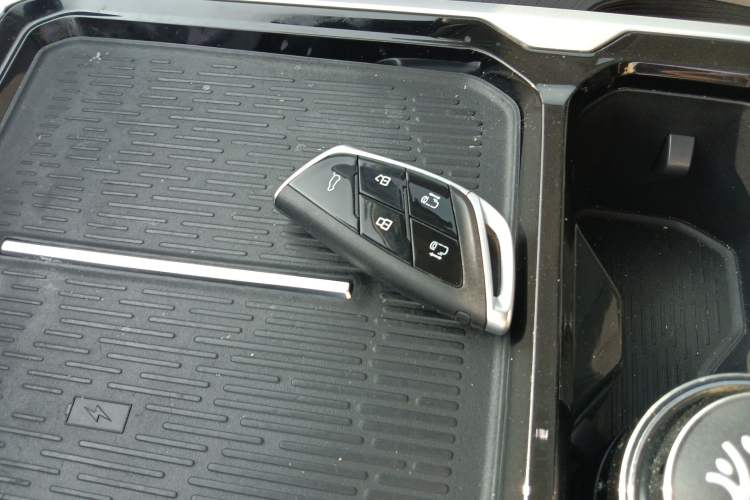 Used SAIC MAXUS Dajia 7 2024 605 km Extended-Range Forest Version Vehicle Key