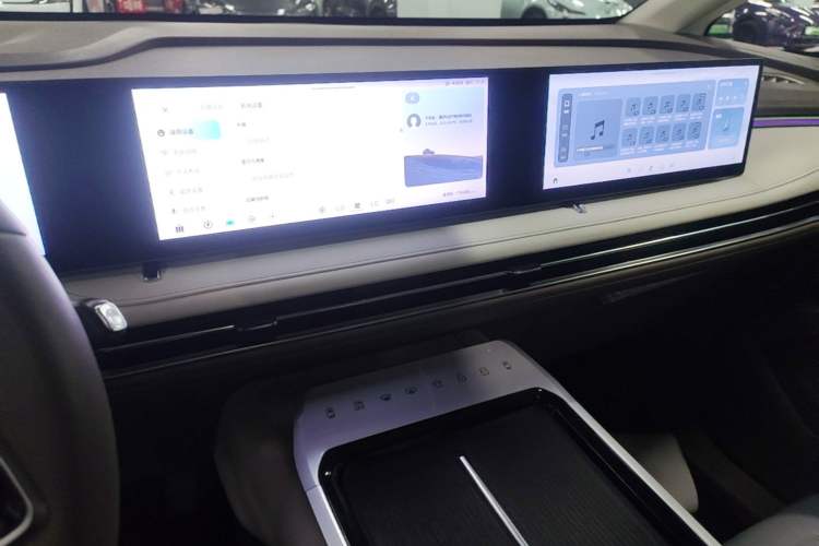 Used SAIC MAXUS Dajia 7 2024 605 km Extended Range Highland Version Six-Seater Audio And AC Panel