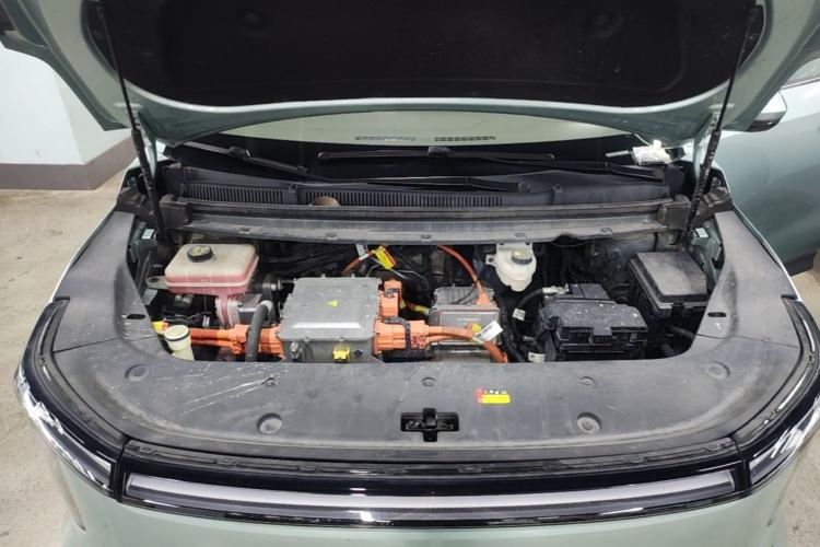 Used SAIC MAXUS Dajia 7 2024 605 km Extended Range Highland Version Six-Seater Engine Bay