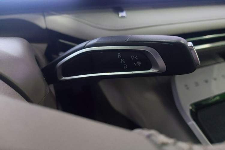 Used SAIC MAXUS Dajia 7 2024 605 km Extended Range Highland Version Six-Seater Gear Lever