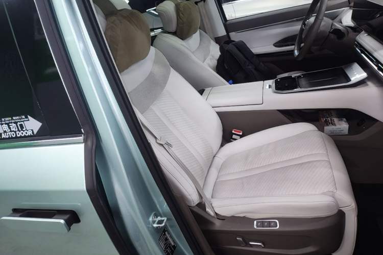 Used SAIC MAXUS Dajia 7 2024 605 km Extended Range Highland Version Six-Seater Right Front Seat