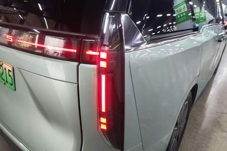 Used SAIC MAXUS Dajia 7 2024 605 km Extended Range Highland Version Six-Seater Right Rear Taillight