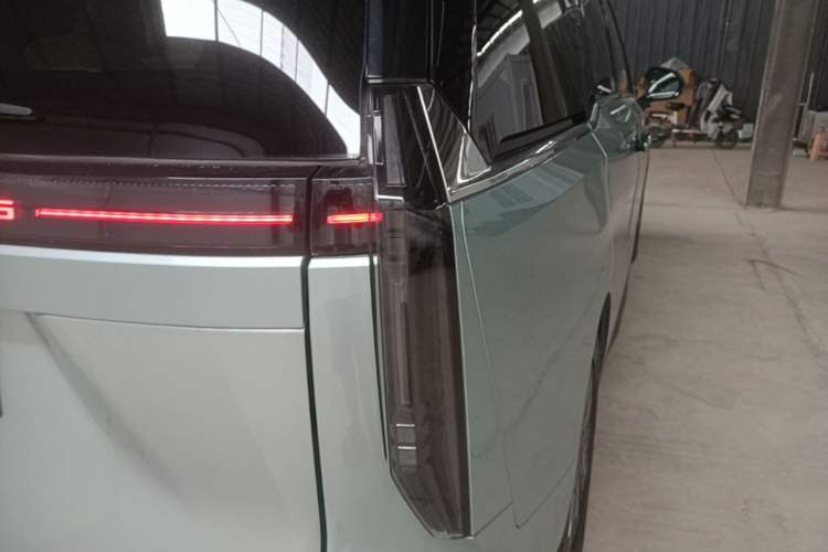 Used SAIC MAXUS Dajia 7 2024 605 km Extended Range Highland Version Six-Seater Right Rear Taillight