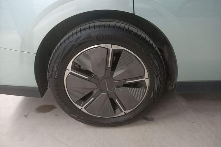 Used SAIC MAXUS Dajia 7 2024 605 km Extended Range Highland Version Six-Seater Right Rear Wheel Hub