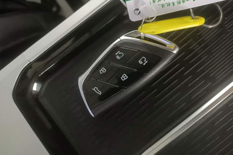 Used SAIC MAXUS Dajia 7 2024 605 km Extended Range Highland Version Six-Seater Vehicle Key
