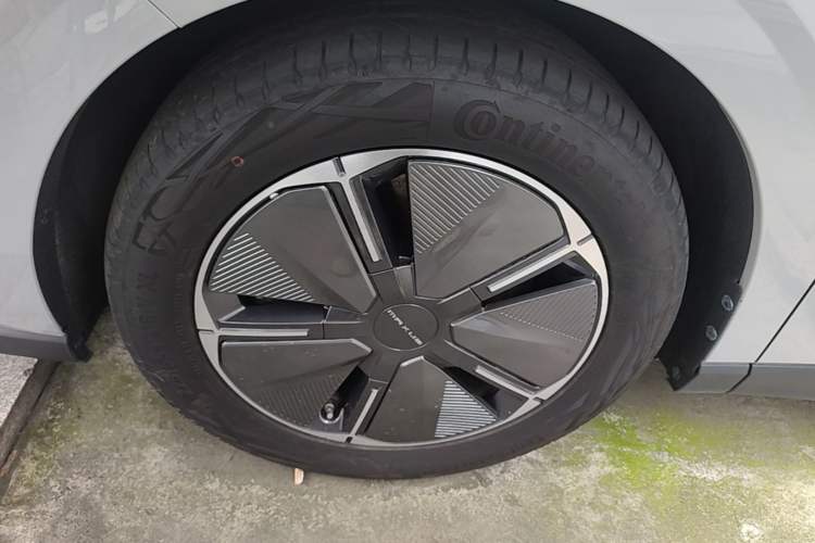 Used SAIC MAXUS Dajia 7 2024 Super Hybrid Ultra-Long Range Flagship Edition Left Front Wheel Hub