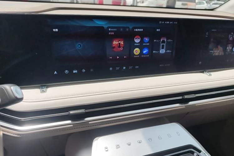 Used SAIC MAXUS Dajia 7 2024 605 km Extended-Range Forest Version Audio And AC Panel