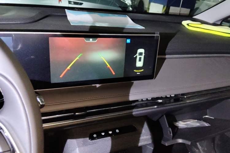 Used SAIC MAXUS Dajia 7 2024 Revised Version Super Hybrid Long-Range Edition Enjoyment Version Audio And AC Panel