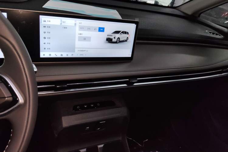 Used SAIC MAXUS Dajia 7 2024 Revised Version Super Hybrid Long-Range Edition Enjoyment Version Audio And AC Panel